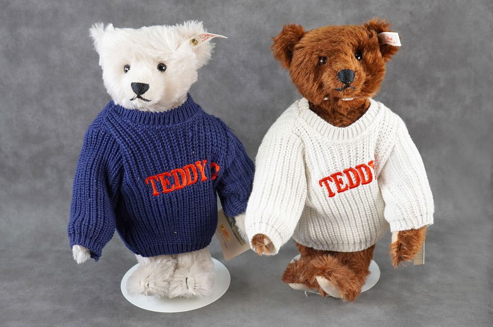 Lot 190: Steiff Teddy Bear B & Teddy G Limited Edition Teddy Bear Set