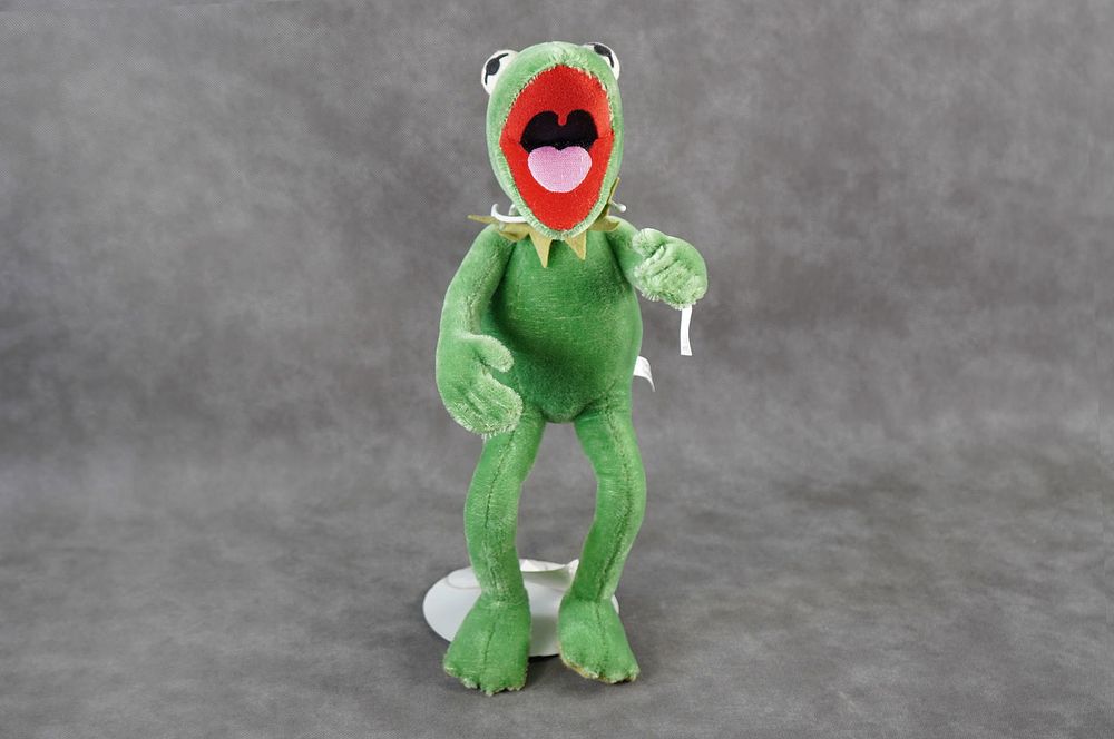 Lot 192: Steiff Kermit the Frog Stuffed Animal