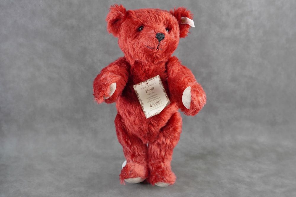 Lot 193: Steiff British Collectors 1998 Teddy Bear