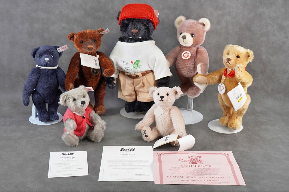 Lot 195: Steiff Teddy Bear Collection