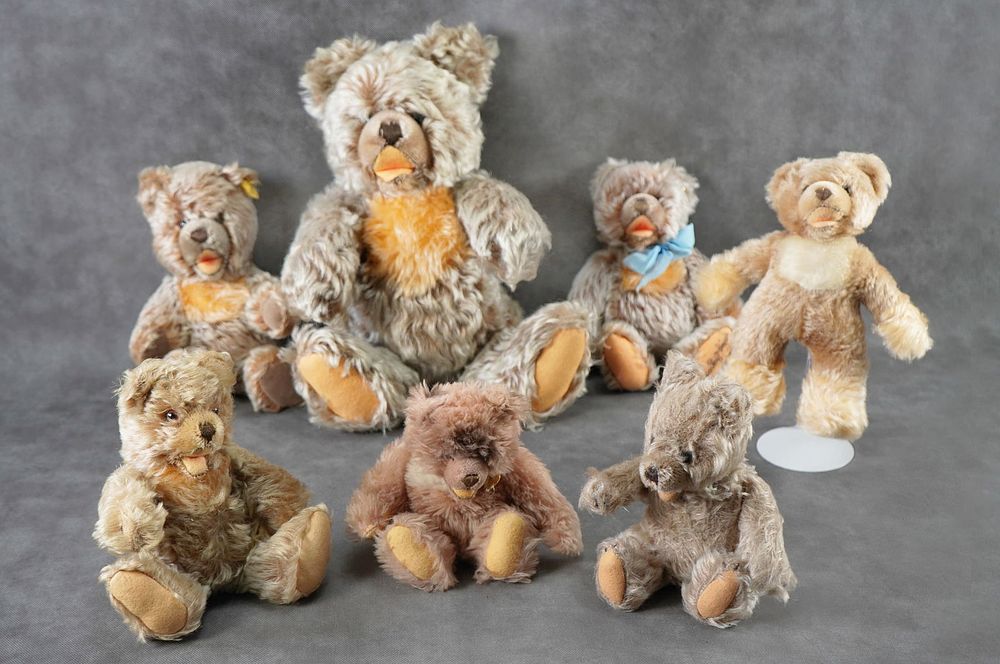 Lot 196: 1950's-1960's Vintage Zotty Steiff Teddy Bears Lot of 7