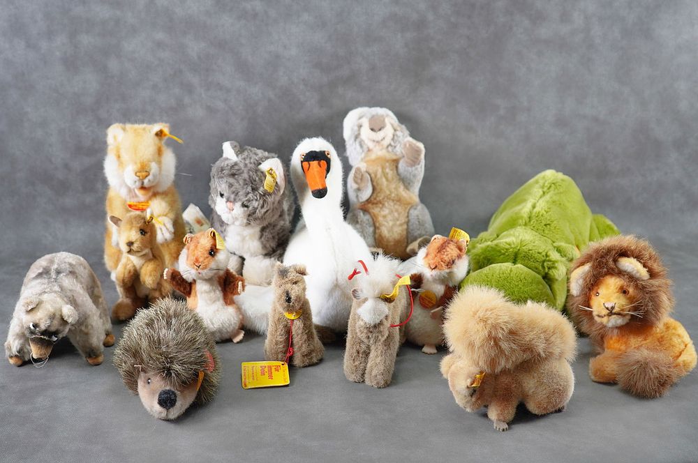 Lot 197: Steiff Teddy Bear Stuffed Animal Collection 12 Pieces
