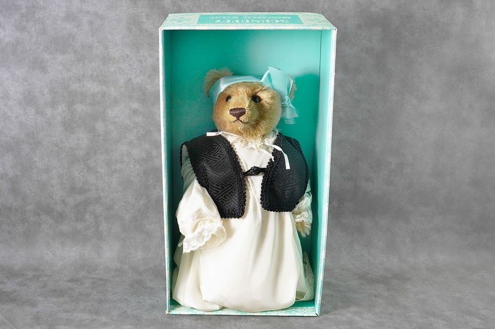 Lot 199: Schnuffy Margarete Steiff Mohair Teddy Bear