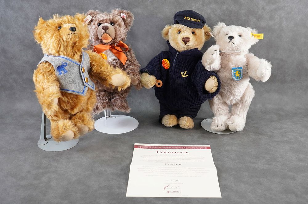 Lot 201: Steiff Germany Exclusive Teddy Bears