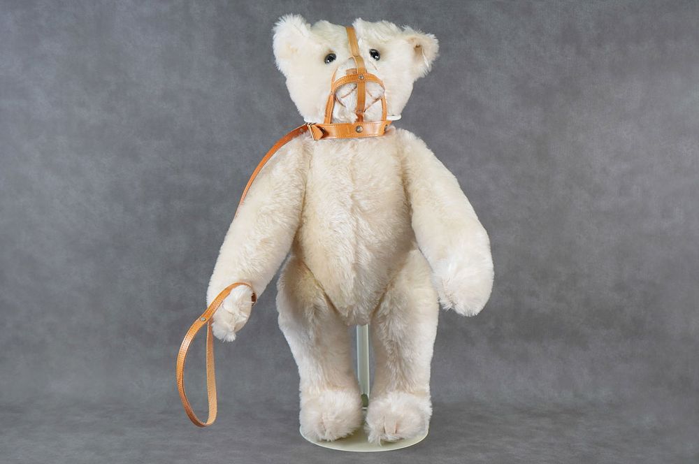 Lot 203: Steiff Bear Replica 1908 Muzzle Teddy Bear