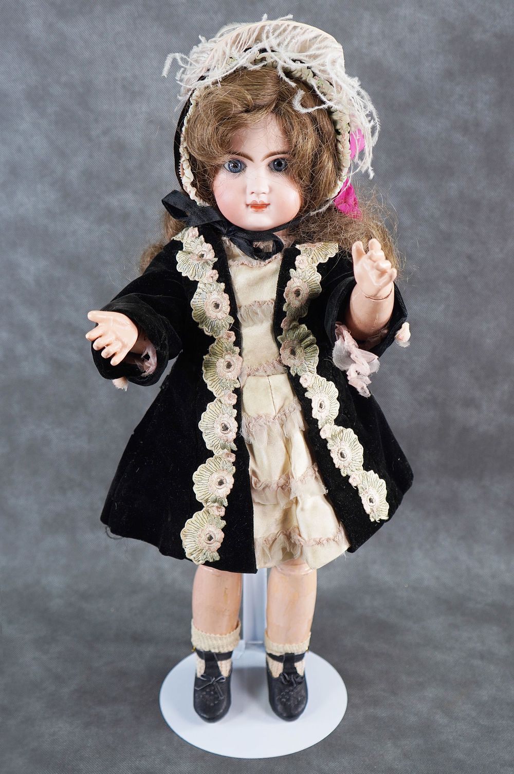 Lot 138D: Gorgeous French Tete Jumeau 7 Closed Mouth Bisque Head Doll 17" Tall