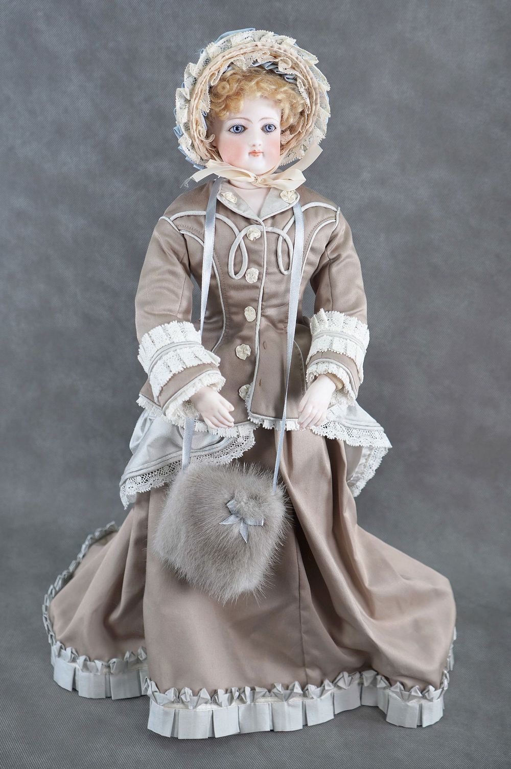 Lot 138E: Gorgeous FG French Fashion Doll 17" tall Gesland Body