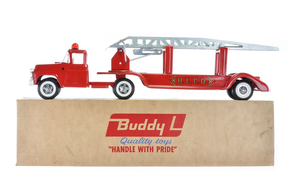 Lot 158: Boxed Buddy L No. 5451 Ladder Fire Engine