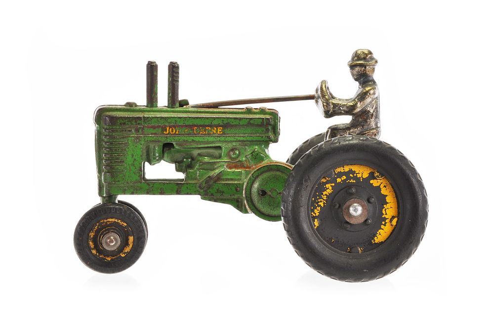 Lot 186: Arcade Cast Iron John Deere Tractor