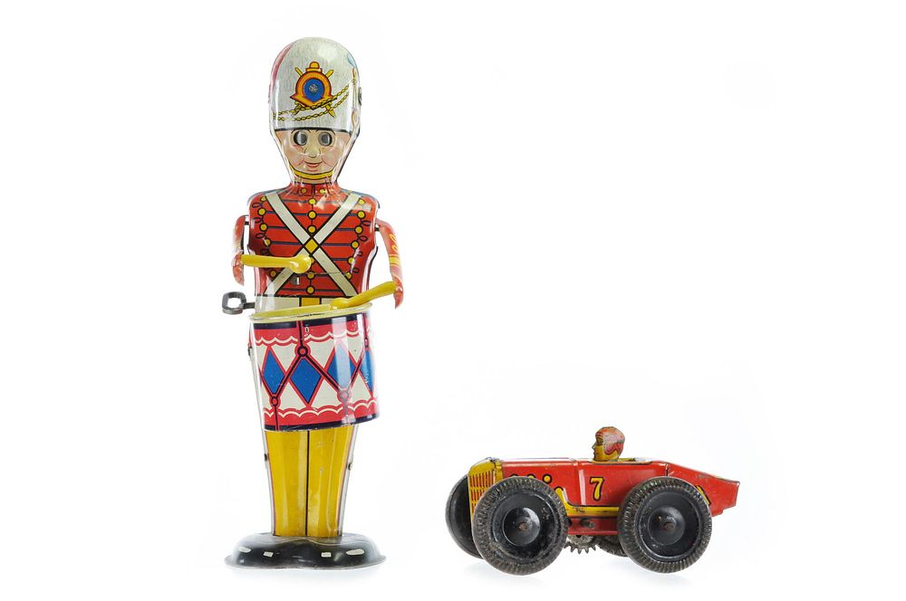 Lot 330: Marx Tin Litho Windup Toys Drummer Boy & #7 Racer