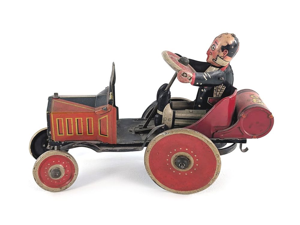 Lot 361: Louis Marx Tin Litho Coo Coo Windup Car Does Not Work