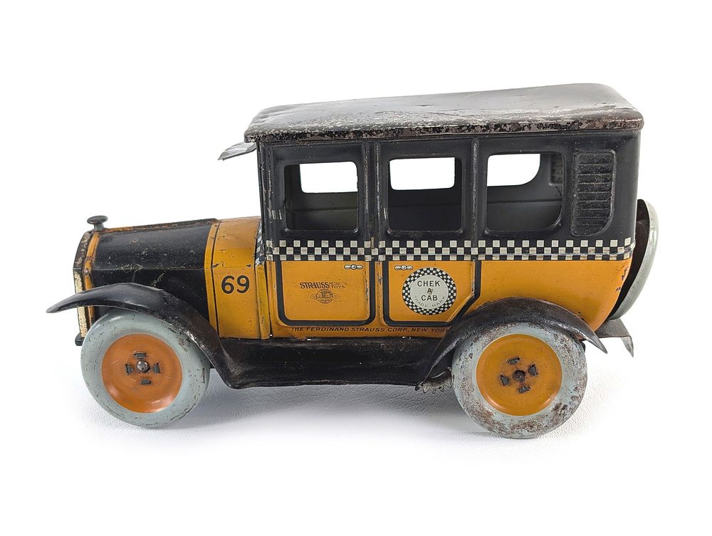 Lot 366: Ferdinand Strauss Windup Tin Litho Checker Cab 69 Works