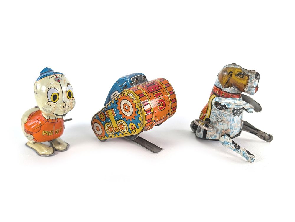 Lot 376: Group of 3 Marx Windup Tin Litho Flippo Dog, Piggy & Tank Works
