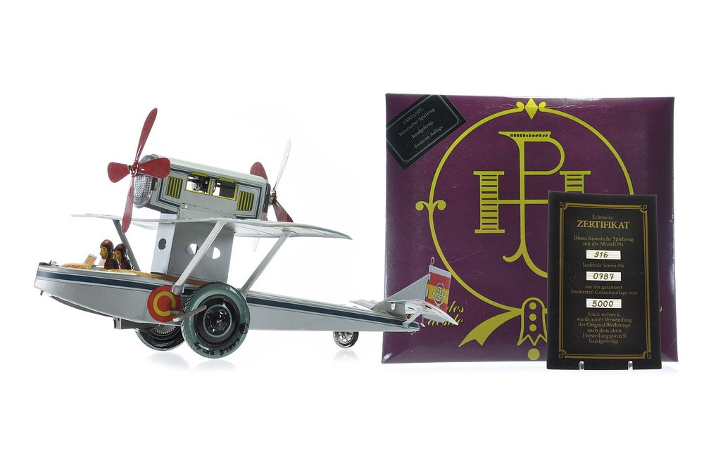Lot 461: Paya Seaplane Tin Toy #916