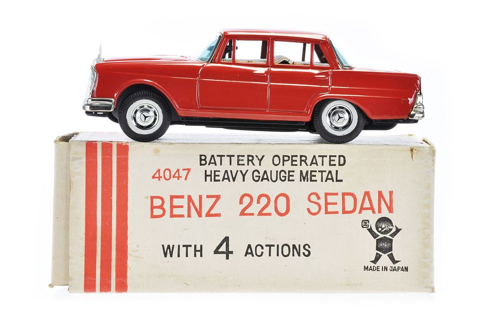 Lot 481: Bandai 4047 Mercedes 220 Sedan Tin Car
