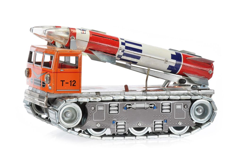 Lot 543: T-12 Guided Missile Tank, Daiya Japan Tin Toy