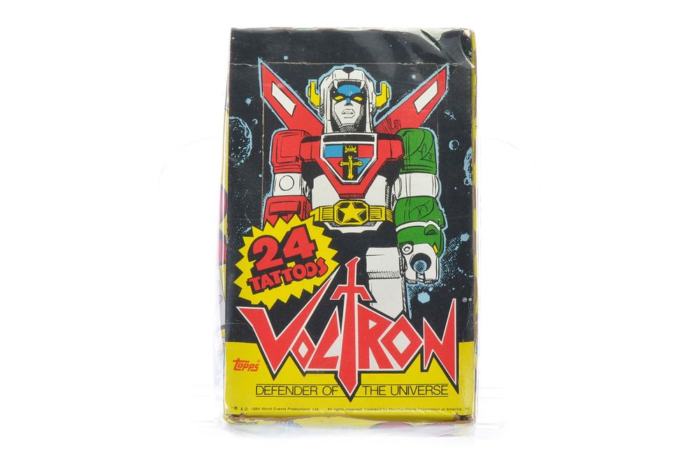 Lot 566: Tops Voltron Defender of the Universe Tattoo Boxed Card Set