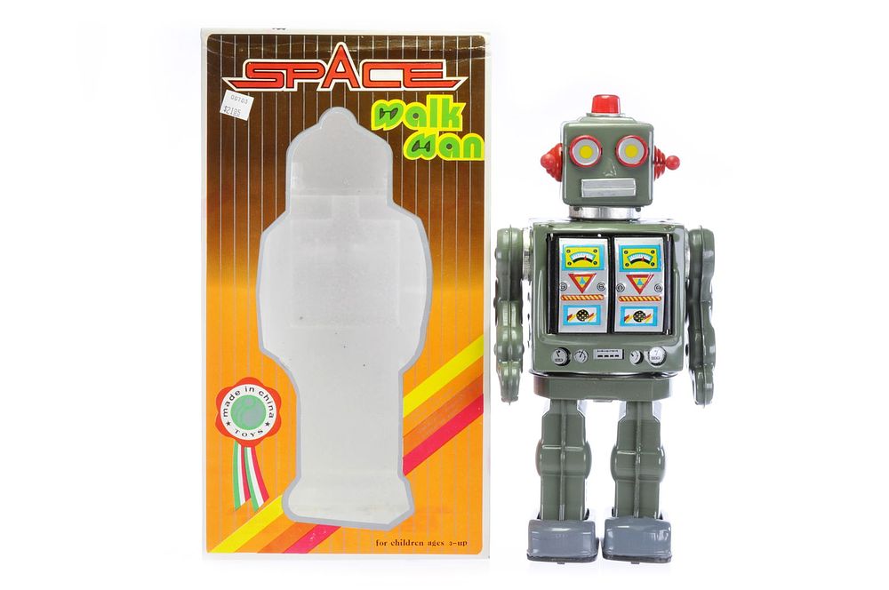 Lot 583: Battery Operated Space Walk Man with Box
