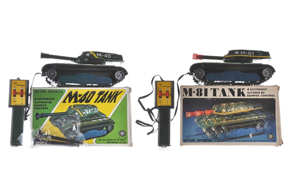 Lot 555: M-40 Tank Battery Op Toy with Box