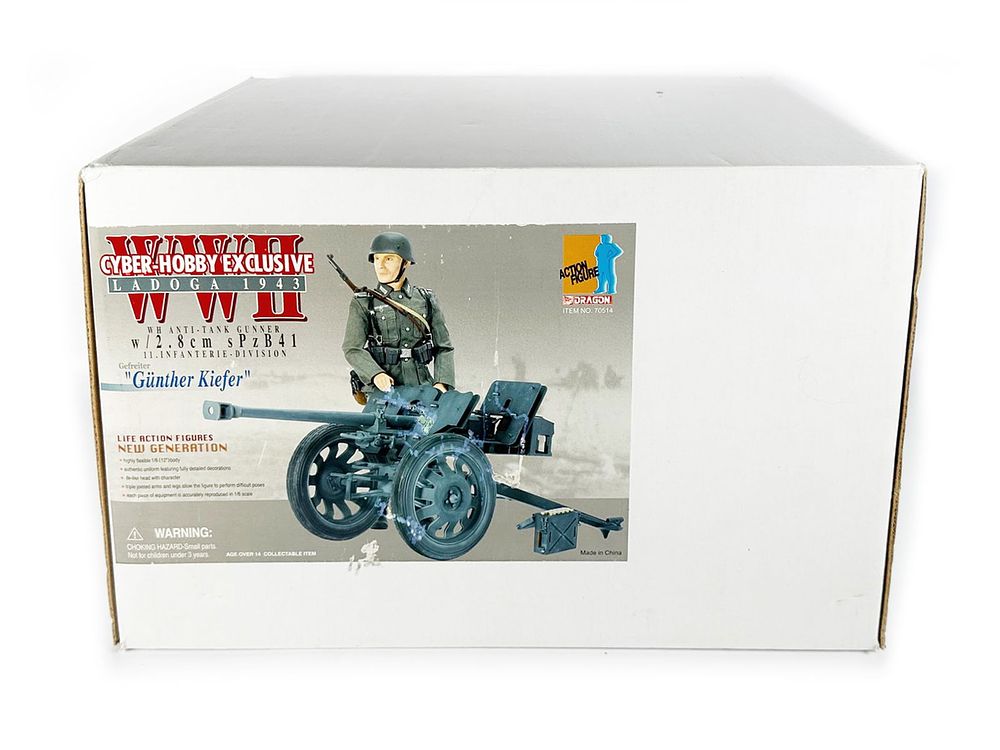 Lot 648: 1/6 Cyber Hobby World War II PzB41 Cannon and Figure