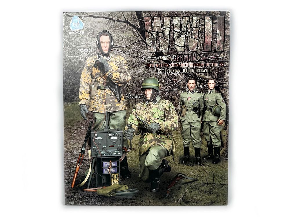Lot 655: 1/6 DID Dennis German Radio Operator Rifle Variation Set