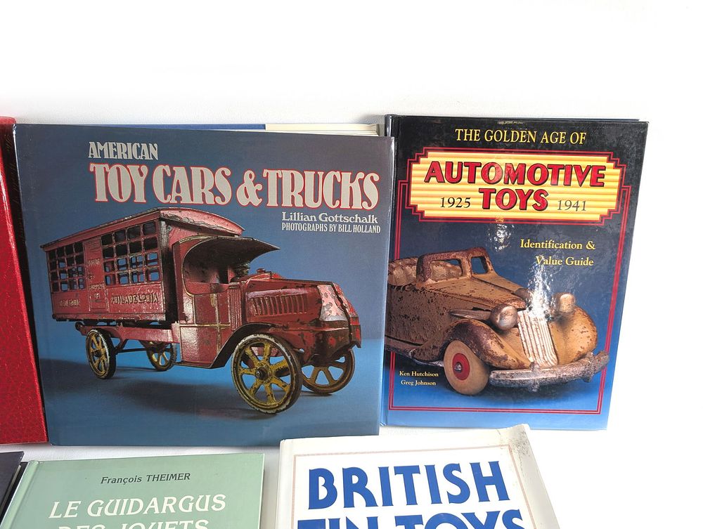 Lot 739: 6 Tin Toy Identification Guides