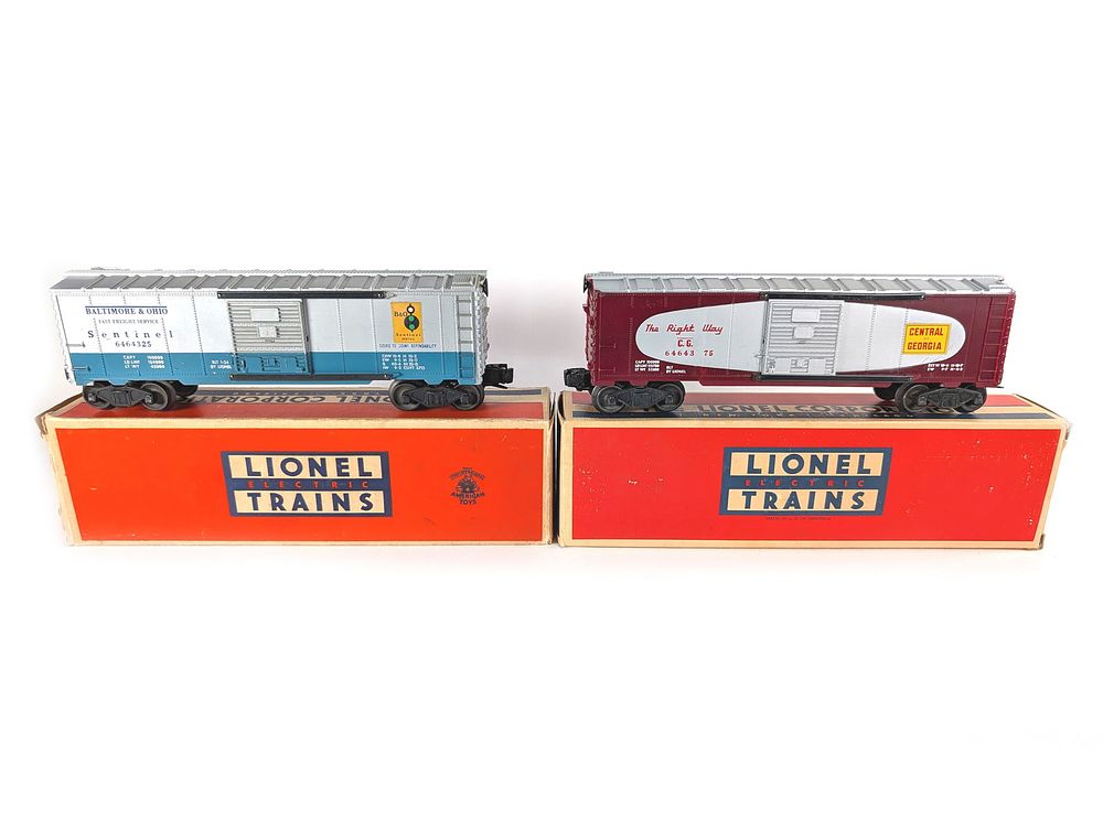 Lot 750: Lionel Trains B&O 6464-325 and Central of Georgia 6464-375 Box Cars NMIB