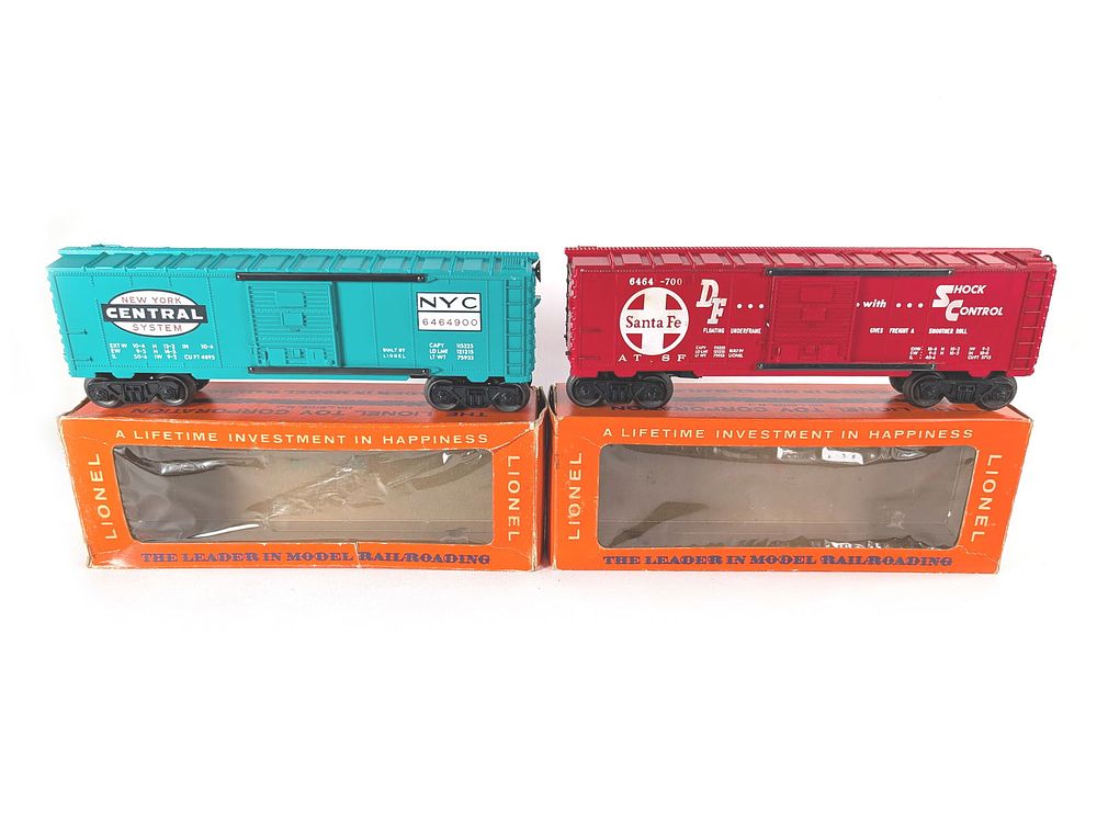 Lot 754: Lionel Trains Santa Fe 6464-700 and NYC 6464-900 Box Cars NMIB