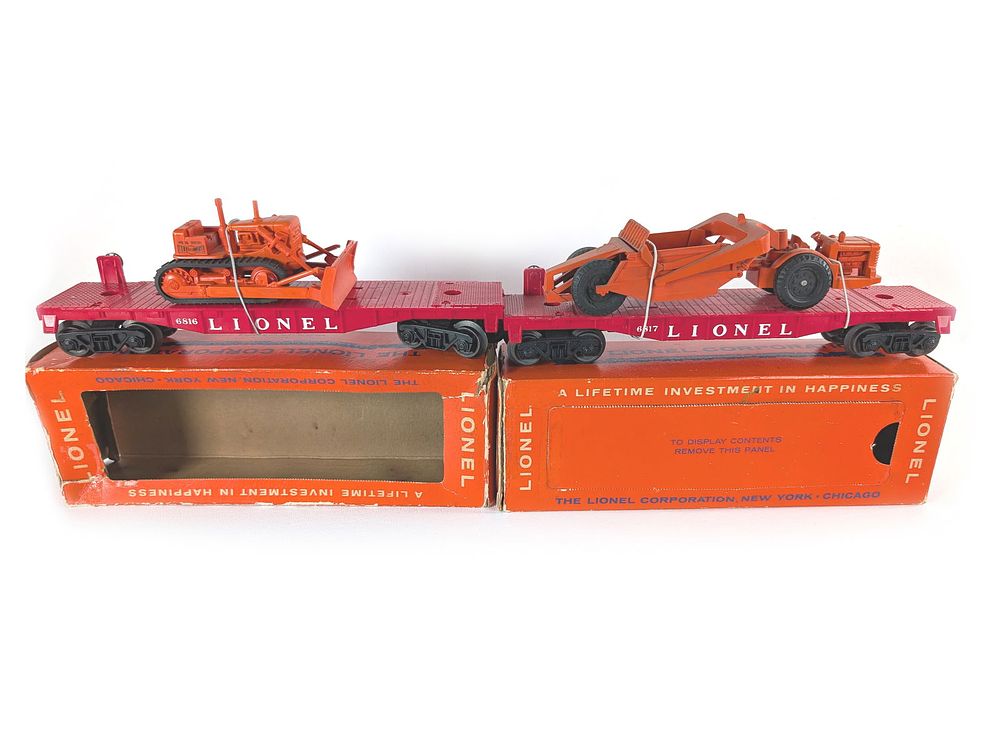 Lot 755: Lionel Trains Flat Car w/Bulldozer 6816 and Flat Car w/Scraper 6817 Freight Cars NMIB