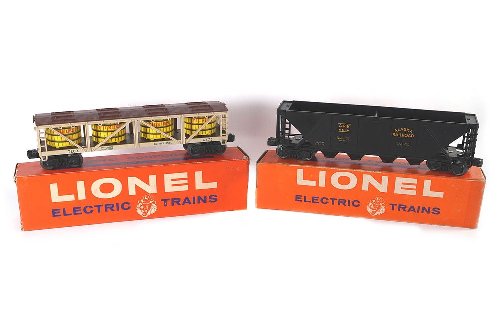 Lot 760: Lionel Pickle Car 6475 and ARR Alaska Hopper Car 6636 EXIB