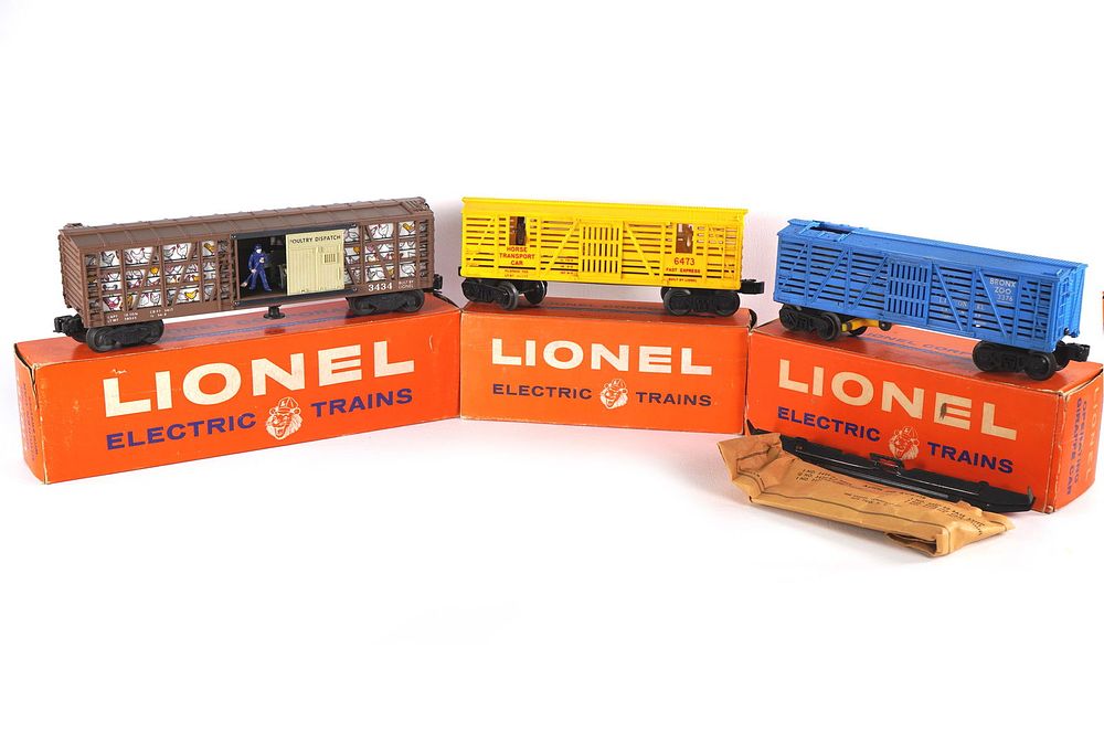 Lot 764: Lionel Giraffe Car 3376 Rodeo 6473 Chicken Car 3434 Boxed
