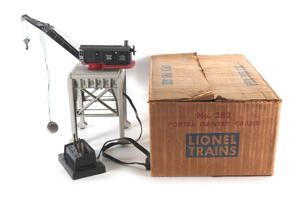 Lot 773: Lionel Postwar 282 Gantry Crane with Original Box