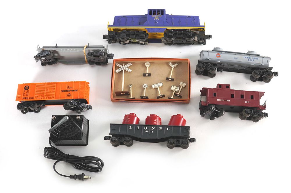 Lot 778: Lionel Freight Set E 1020 in Original Set Box Scarce