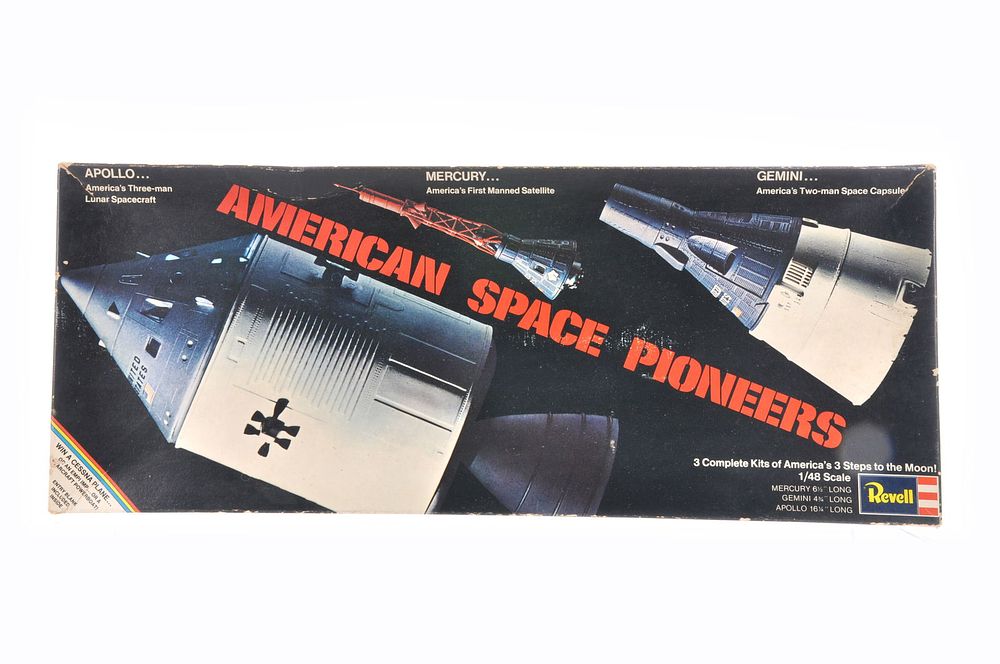 Lot 617E: Gemini Kit, Apollo, Mercury and Gemini Space Pioneers Model Kit by Revell
