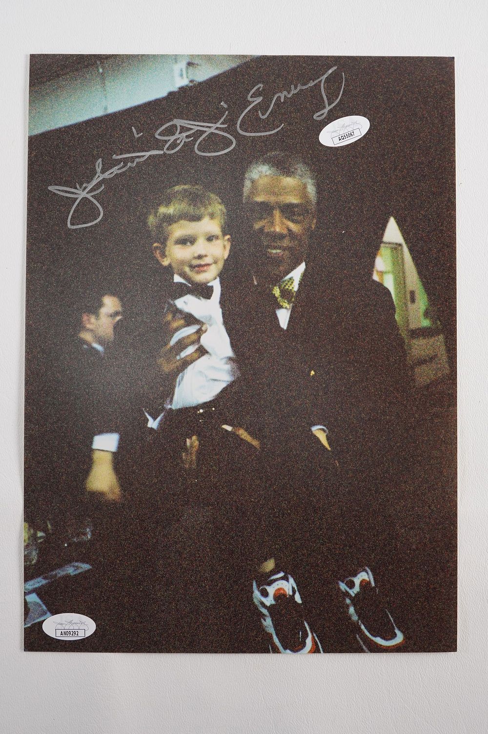 Lot 157: Julius Erving AUTOGRAPHED 8 x 10 Color Photo w/COA
