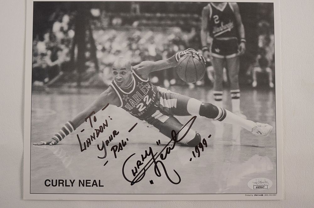 Lot 171: Curly Neal No. 22 AUTOGRAPHED 10 x 8 B&W Photo Harlem Globetrotters w/COA