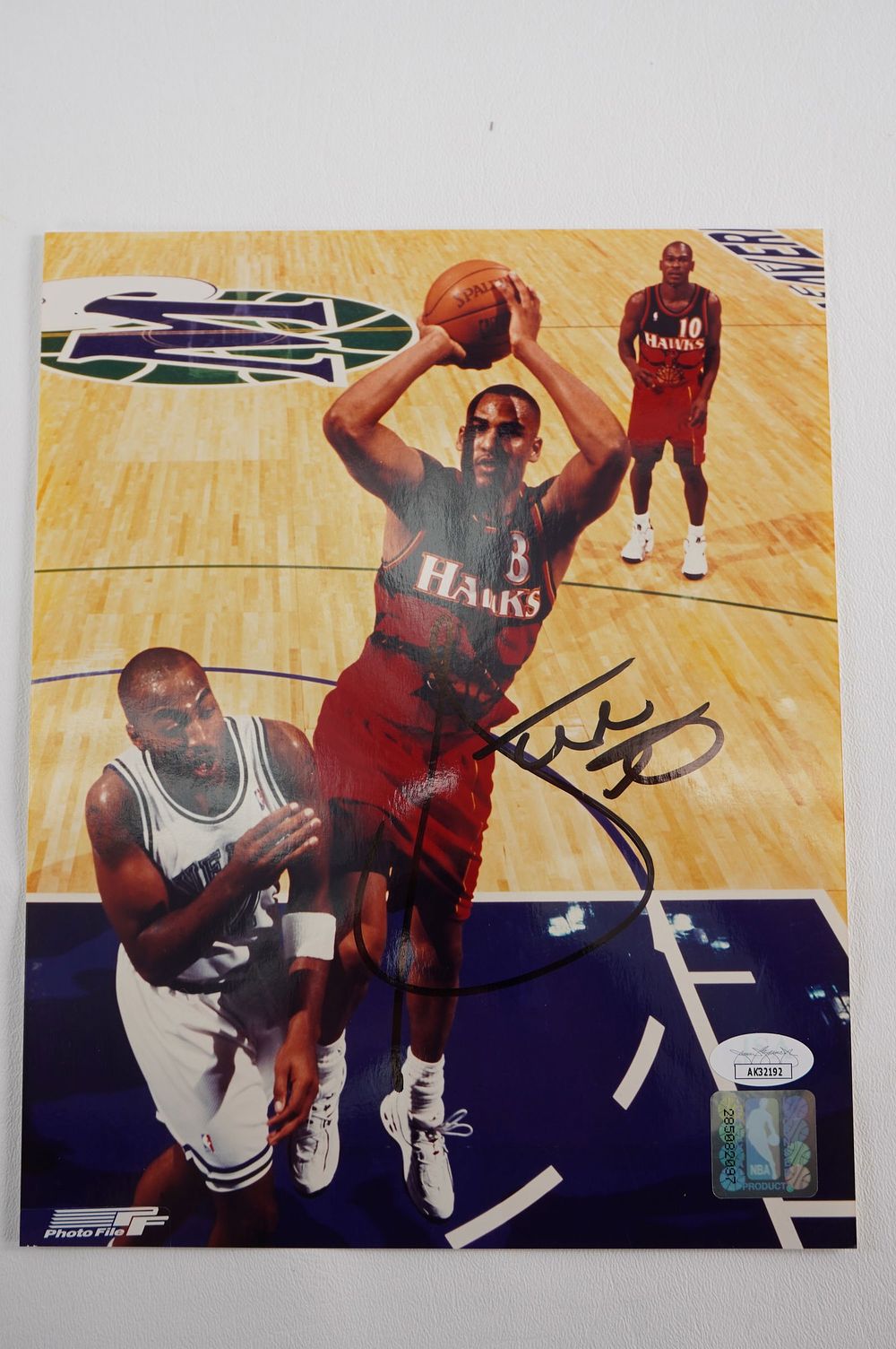 Lot 173: Steve Smith No. 8 AUTOGRAPHED 8 x 10 Color Photograph Atlanta Hawks w/COA