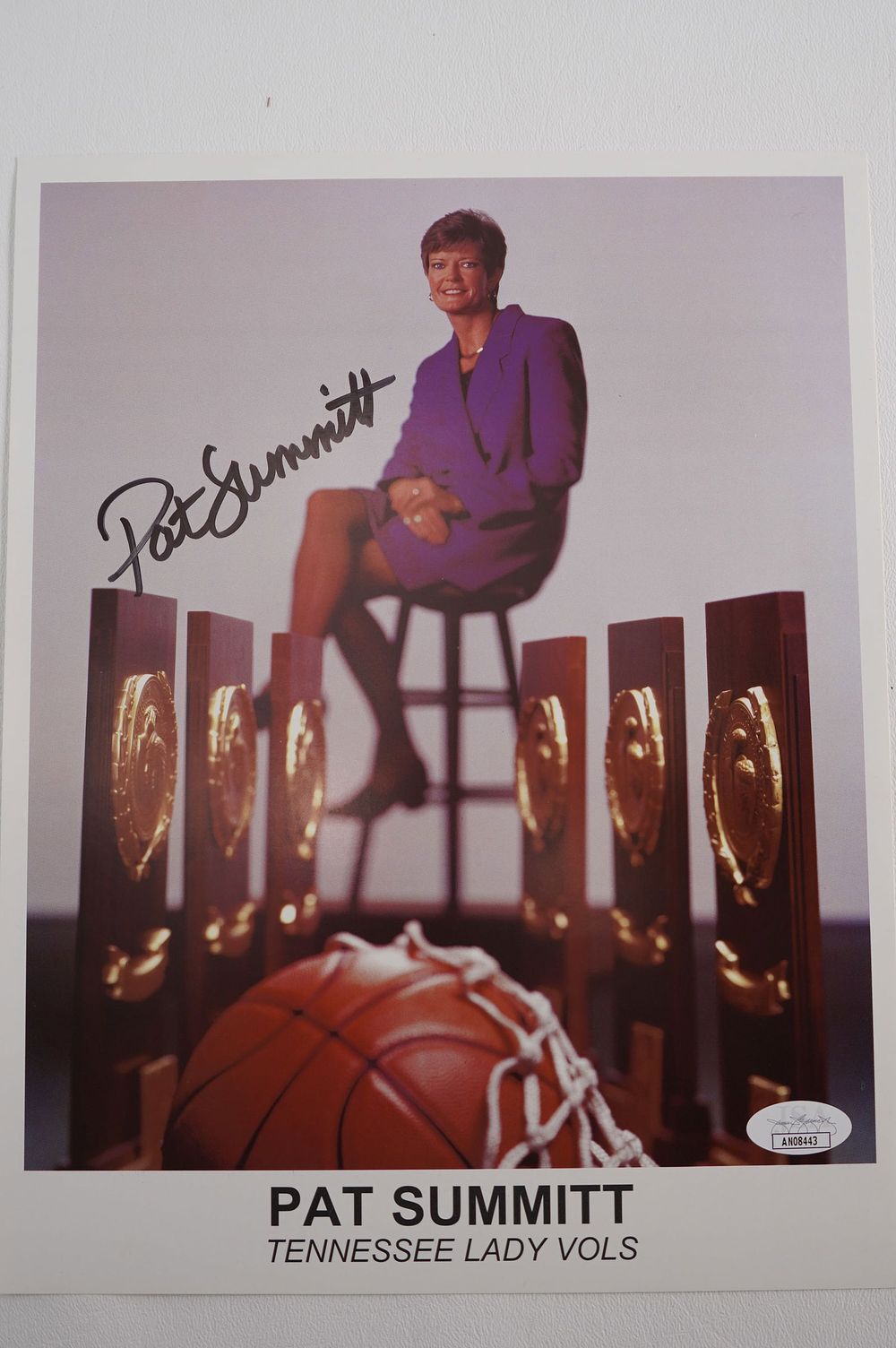 Lot 175: Pat Summitt AUTOGRAPHED 8.5 x 11 Color Photograph Tennessee Lady Vols w/COA