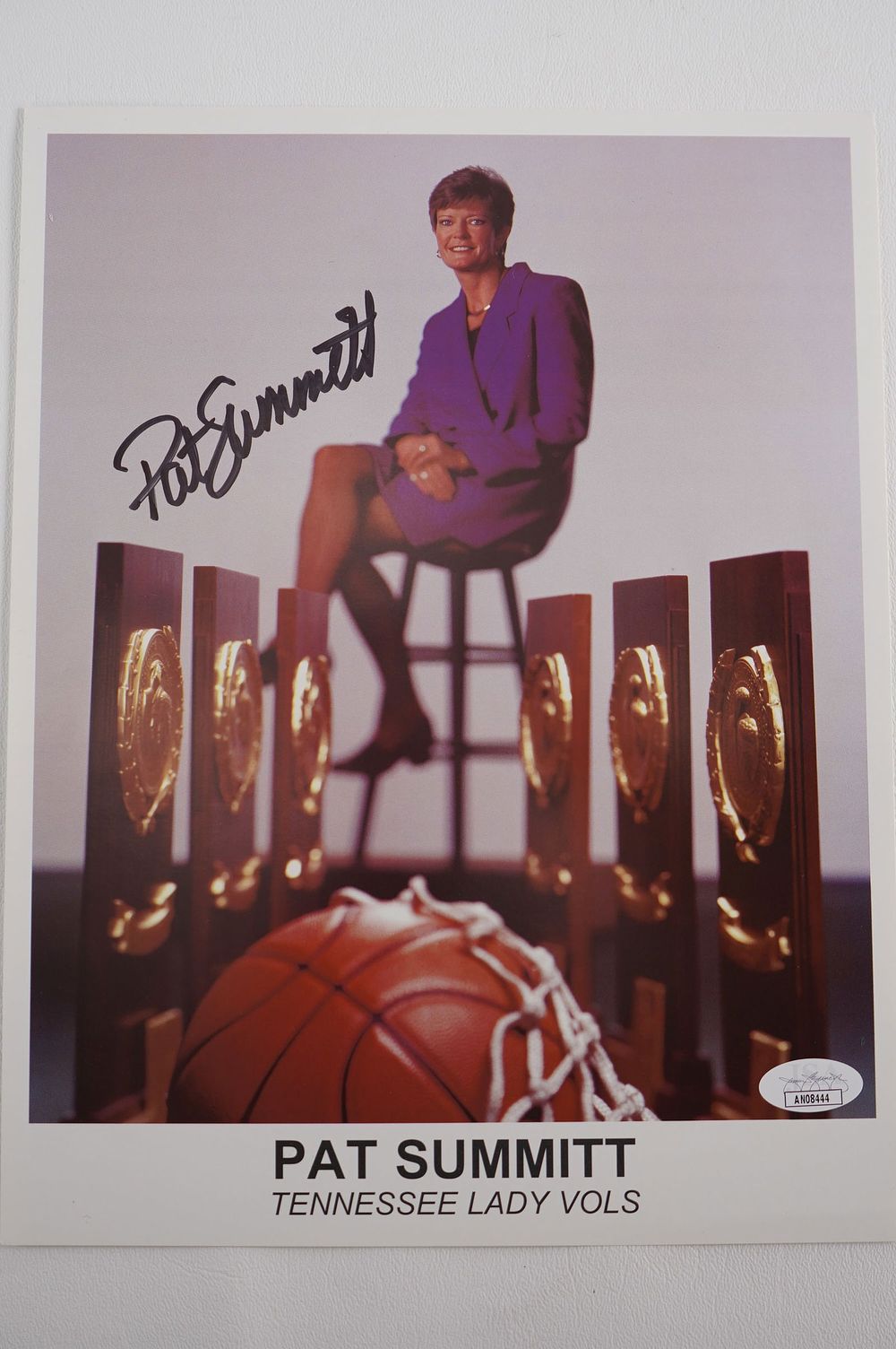 Lot 176: Pat Summitt AUTOGRAPHED 8.5 x 11 Color Photograph Tennessee Lady Vols w/COA