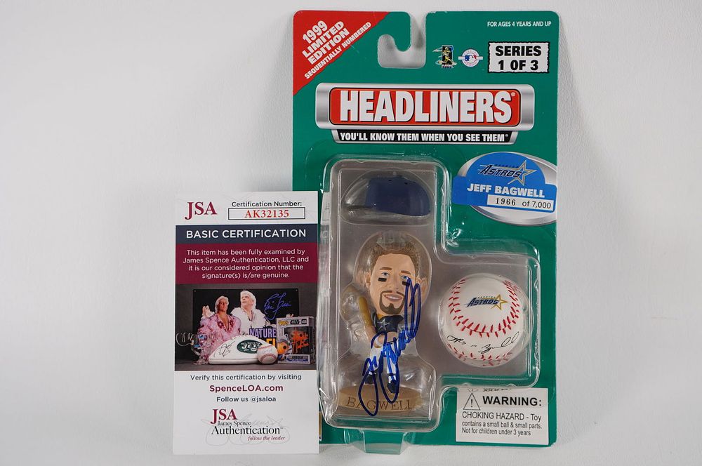Lot 315: Jeff Bagwell No. 7 Houston Astros AUTOGRAPHED Action Figure w/COA