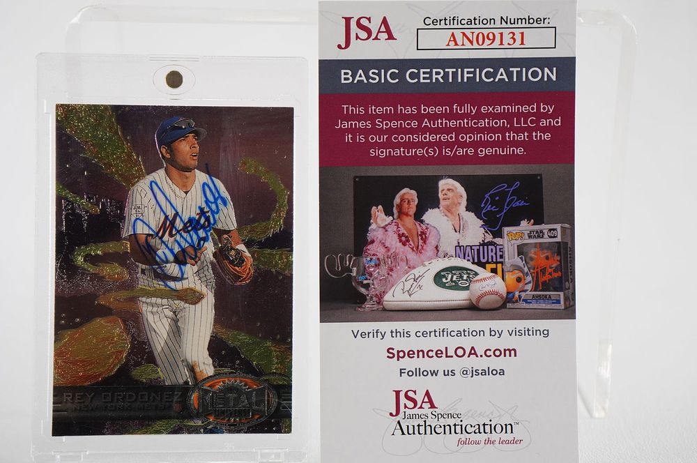 Lot 364: Rey Ordonez No. 10 New York Mets AUTOGRAPHED Trading Card w/COA
