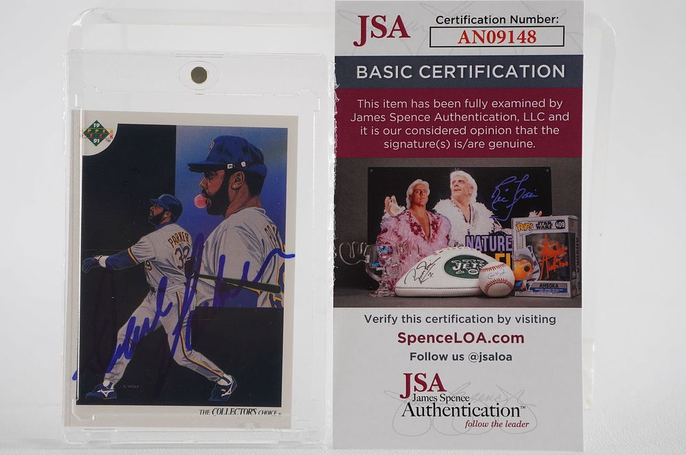 Lot 366: Dave Parker No. 39 Milwaukee Brewers AUTOGRAPHED Trading Card w/COA