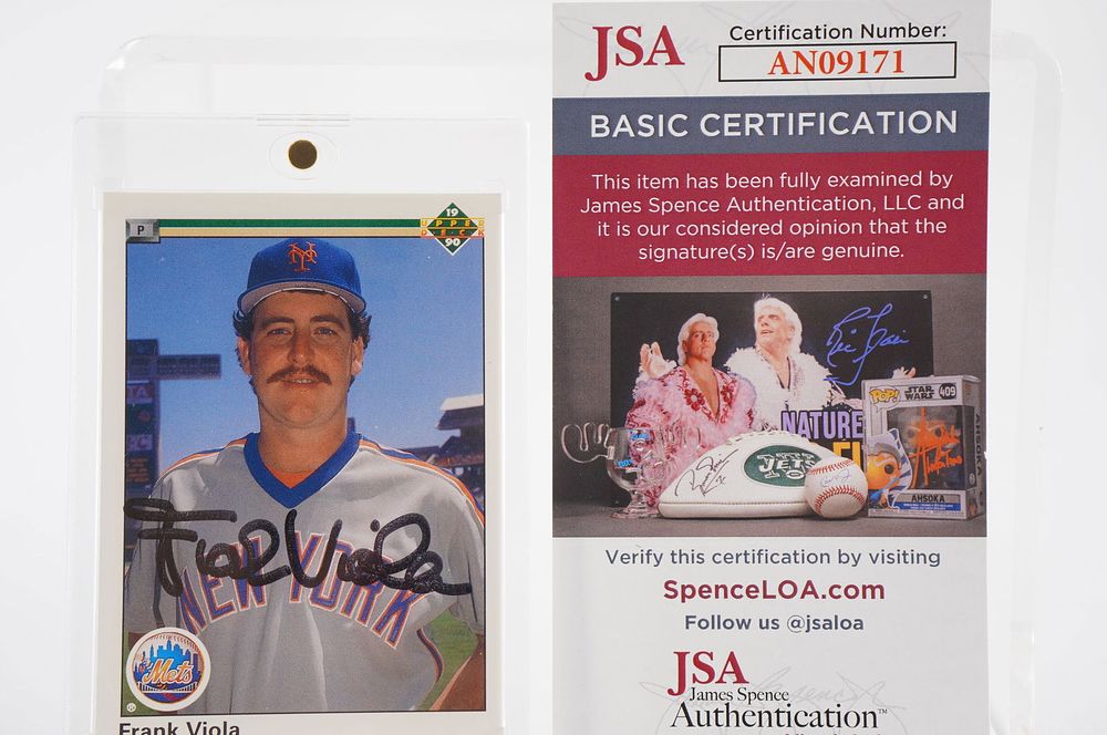 Lot 377: Frank Viola No. 29 New York Mets AUTOGRAPHED Trading Card w/COA