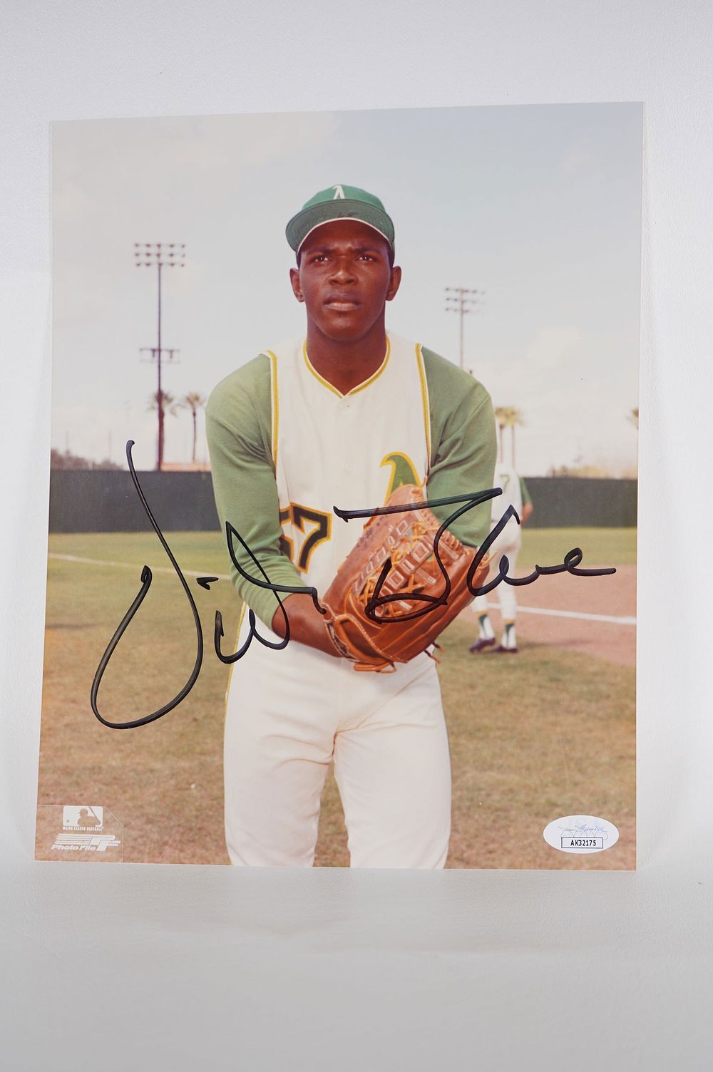 Lot 413: Vida Blue Oakland A's AUTOGRAPHED 8 x 10 Color Photo w/COA