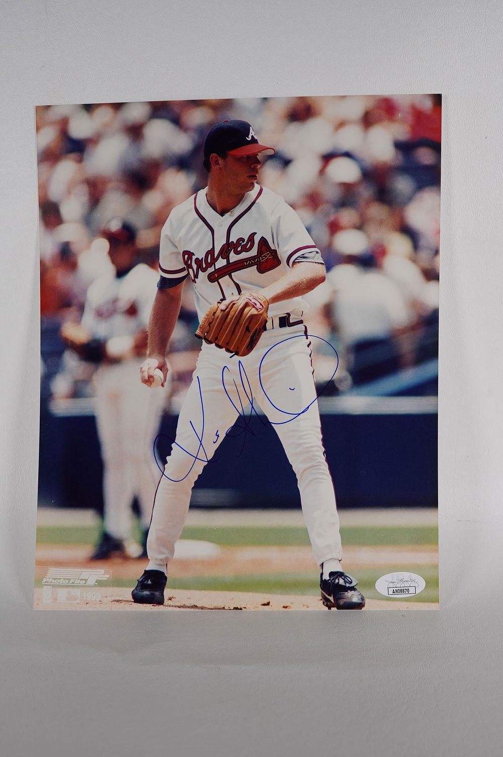 Lot 422: Kevin Millwood No. 34 Atlanta Braves AUTOGRAPHED 8 x 10 Color Photo w/COA