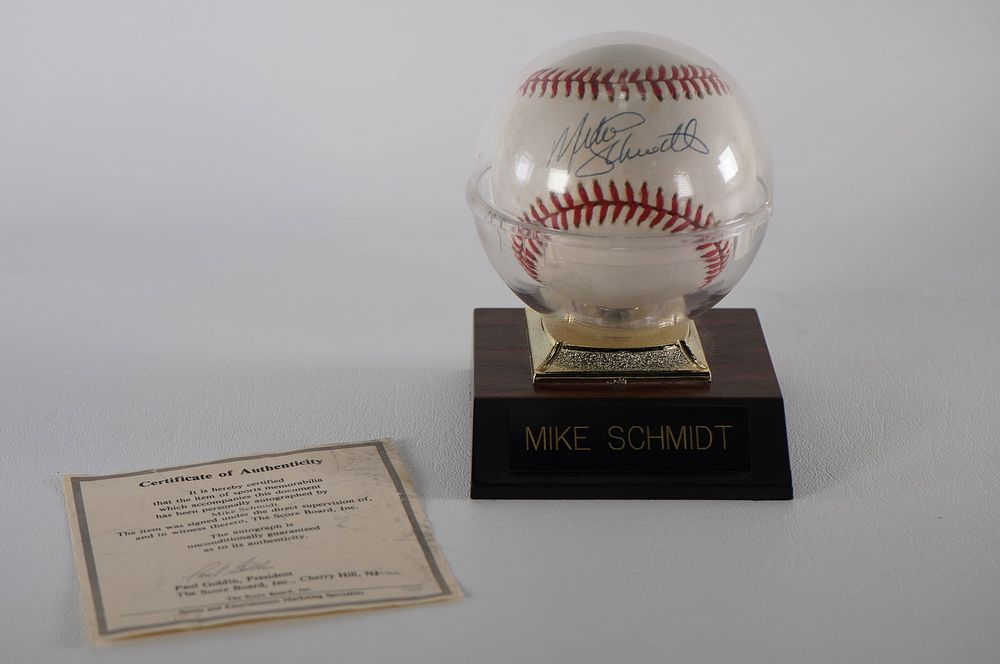 Lot 428I: Mike Schmidt AUTOGRAPHED Baseball w/COA