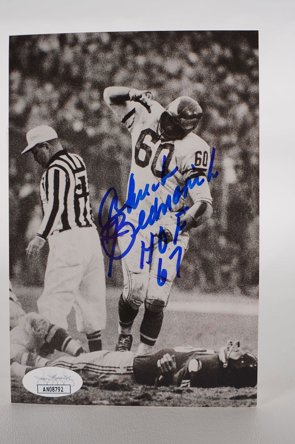 Lot 584: Chuck Bednarik No. 60 Autographed 4 x 6 B&W Photo Philadelphia Eagles w/COA