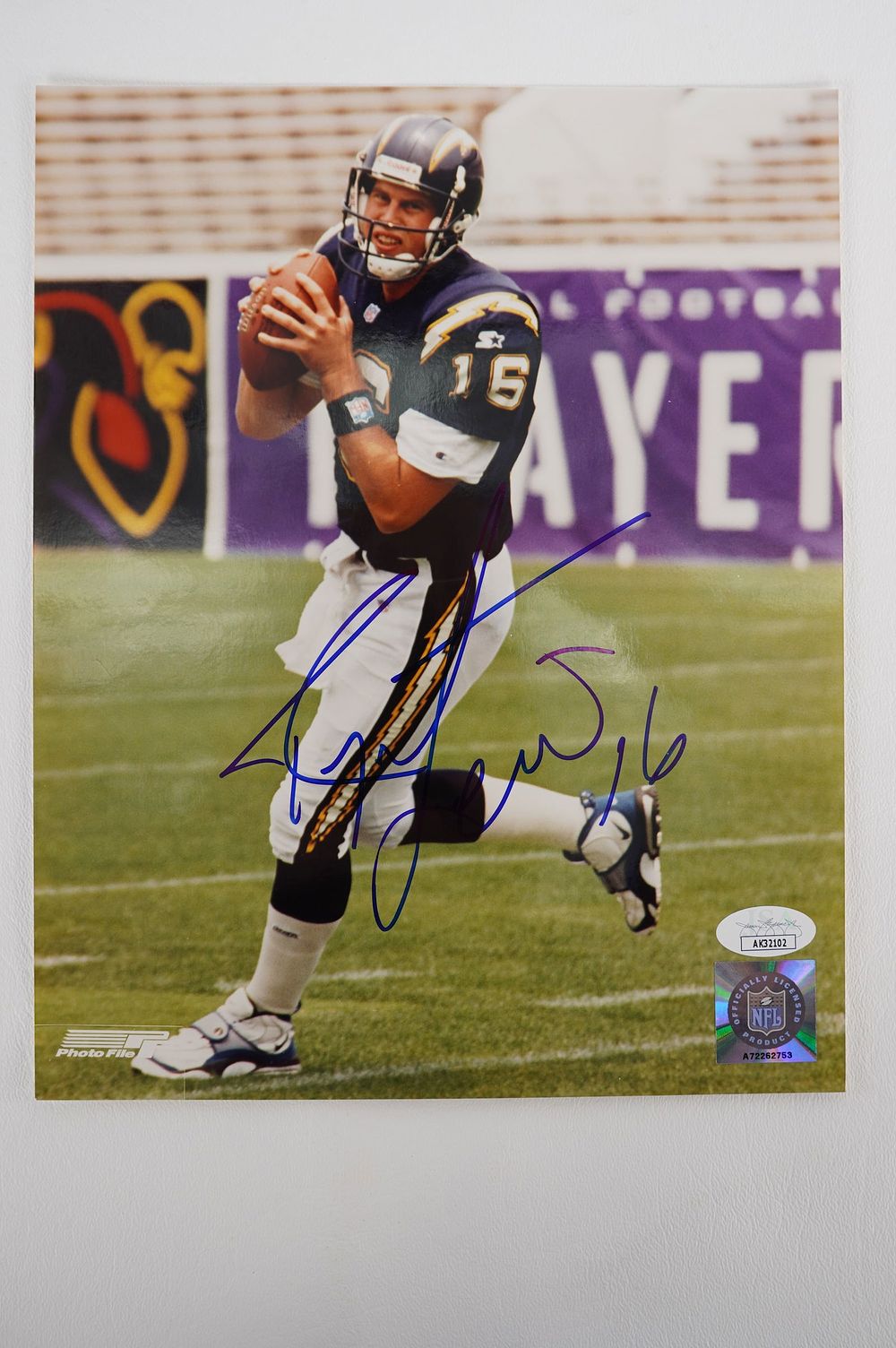Lot 598: Ryan Leaf No. 16 AUTOGRAPHED 8 x 10 Color Photo w/COA