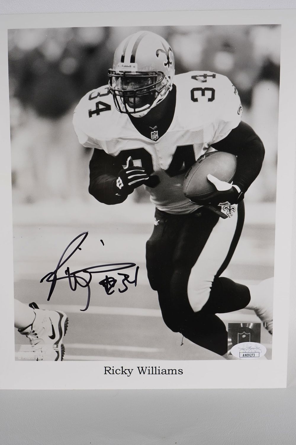 Lot 601: Ricky Williams No. 34 AUTOGRAPHED 8 x 10 B & W Photo New Orleans Saints w/COA