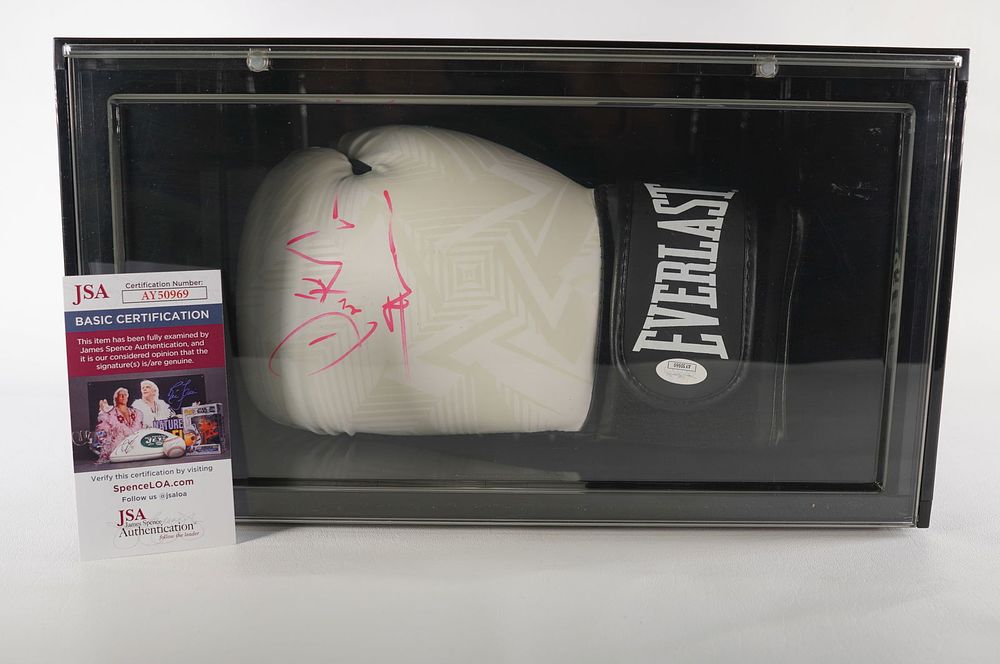 Lot 736: Pinklon Thomas Former Heavyweight Champion Boxing HOF AUTOGRAPHED Boxing Glove in Case w/COA